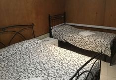 Others 7 Venice Friends