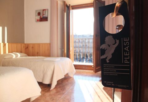 Others Los Angeles Plaza