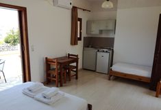 Others 3 Karmi Studios & Apartments