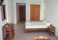 Others 2 Karmi Studios & Apartments