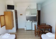 Others 4 Karmi Studios & Apartments