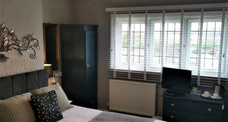 Others 2 The Horseshoe and Castle