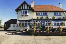 Others The Horseshoe and Castle