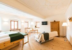 Others 2 Hallstatt Hideaway - Adults only