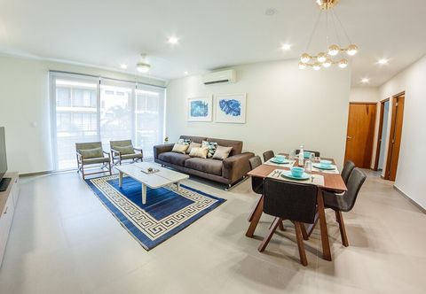 Lain-lain Sophisticated 2BR condo in heart of town by Happy Address