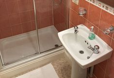 Lainnya 4 Cedar House