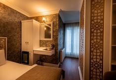 Others 3 Golden Dream Otel