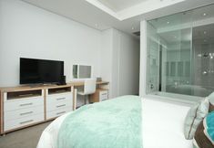 Others 5 Sandton Skye Unit 702