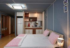 Others 2 Hongstay in Hongdae