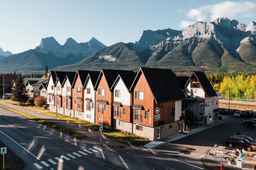 Basecamp Resorts Canmore, USD 333.61
