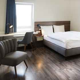 Room 1 โรงแรมคอนเซปต์ ซุม คอสต์บาเริน บลุท, โรงแรม & ที่พัก Alter Markt