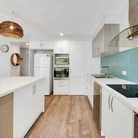 Primary image 1 ลาไฮนาอพาร์ทเมนท์ส, โรงแรม & ที่พัก สนามบินมารูไชดอร์ซันไชน์โคสต์ (MCY)