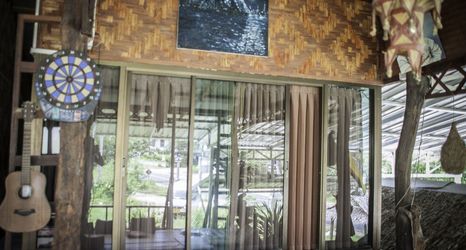 Others 2 The Lazy Bar And Guesthouse