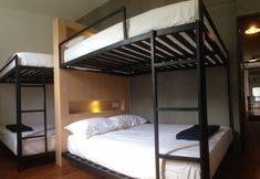 Lainnya 5 The 80's Guesthouse - Hostel