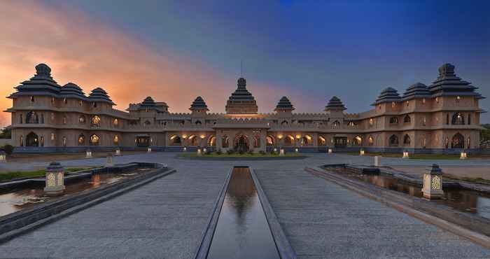 Khác Evolve Back, Hampi