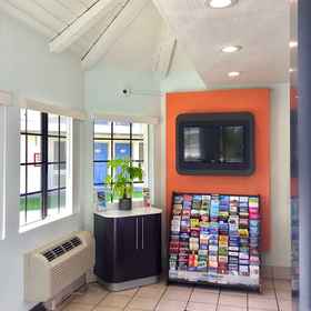 Reception 1 Carlsbad Village Inn, Sleeping Tiger Coffees 호텔