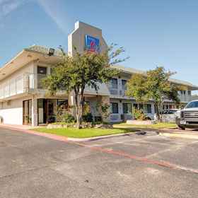 Primary image1德克薩斯大草原城 6 號開放式客房飯店,Six Flags Mall飯店