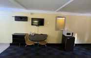 อื่นๆ 4 Travelodge by Wyndham Benton Harbor MI