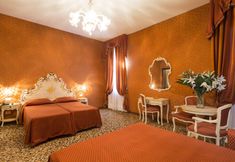 Others 7 Palazzo Guardi