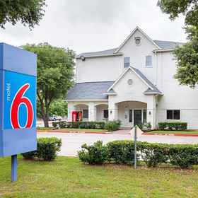 Primary image 1 Motel 6 Grand Prairie, TX - Near Six Flags Drive, University of Texas at Arlington Hotels