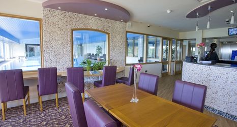 Others 2 London Beach Country Hotel