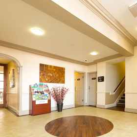 บริเวณประตูทางเข้า 1 Gainsborough House Hotel, 丘吉尔和布莱克当 酒店