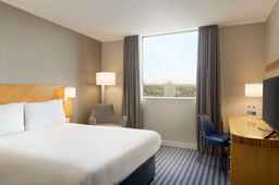 Ramada Hotel & Suites by Wyndham Coventry, Rp 2.395.043