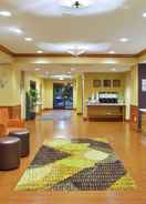 Lobi Hampton Inn Commerce Novi