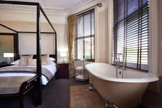 기타 4 Dorian House