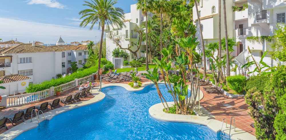 Giá phòng Royal Oasis Club at Pueblo Quinta, Benalmadena từ 12-04-2023 đến  13-04-2023