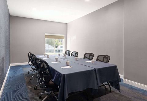 Others La Quinta Inn & Suites by Wyndham Bakersfield North
