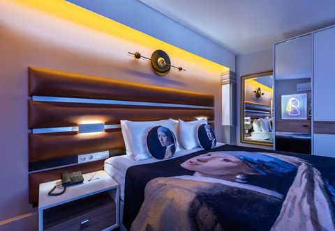 Others Gallery Residence & Hotel