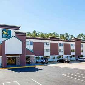 Primary image1Quality Inn & Suites near Six Flags East,汉密尔顿·E·霍姆斯飯店
