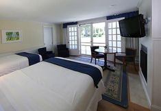 Others 4 Colonial Inn in Harbor Springs