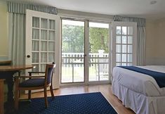 Others 6 Colonial Inn in Harbor Springs