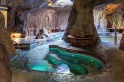 The Fox Hotel and Suites, 41.486.711 VND