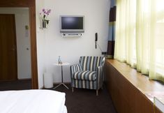Others 6 Avalon Hotel