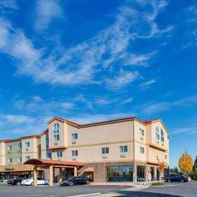 Primary image1Best Western Plus Battle Ground Inn & Suites,Three Brothers Vineyard and Winery飯店