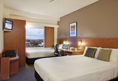 Others 5 ibis Hamilton Tainui