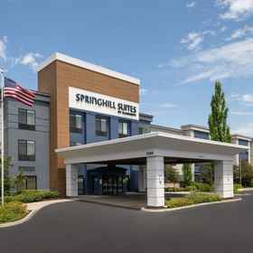 Primary image1麥德福德萬豪春丘套房飯店,Blackbird Statue飯店