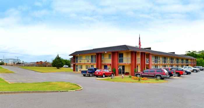 Khác Castle Inn & Suites