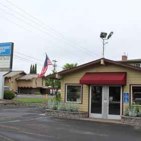 Primary image1梅德福南 I-5 羅德威飯店,Blackbird Statue飯店