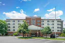 Comfort Suites At Virginia Center Commons, Rp 3.989.834