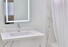 Others 5 Diplomat Inn