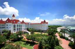 Hong Kong Disneyland Hotel, SGD 396.36