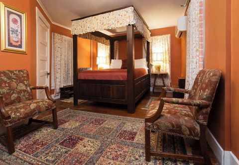 อื่นๆ Monadnock Inn