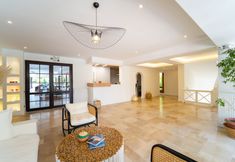 Others 6 Hotel Club-E