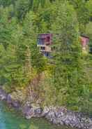 Primary image The Lodge on Harrison Lake