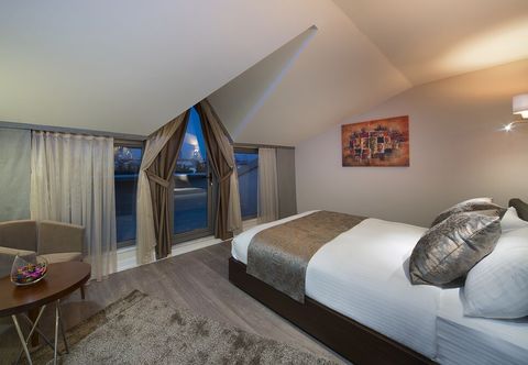 อื่นๆ The Clock Suites