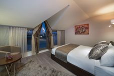 อื่นๆ The Clock Suites